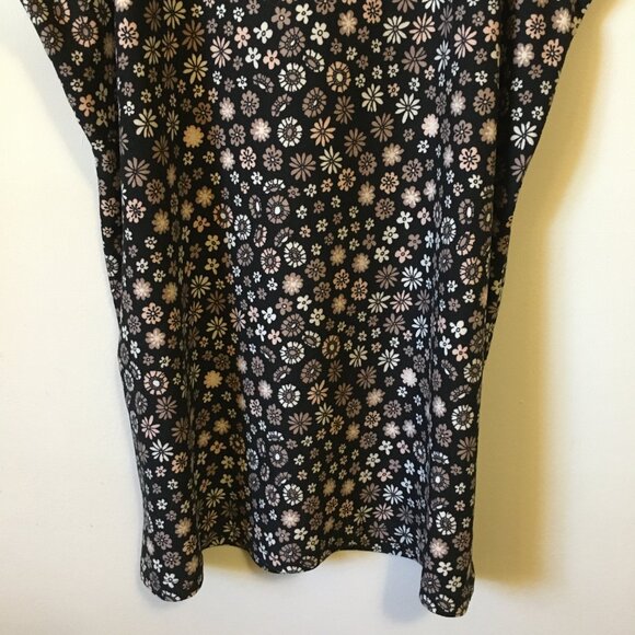 Soft and Sexy Daisy Crewneck Tank Top - Picture 6 of 13